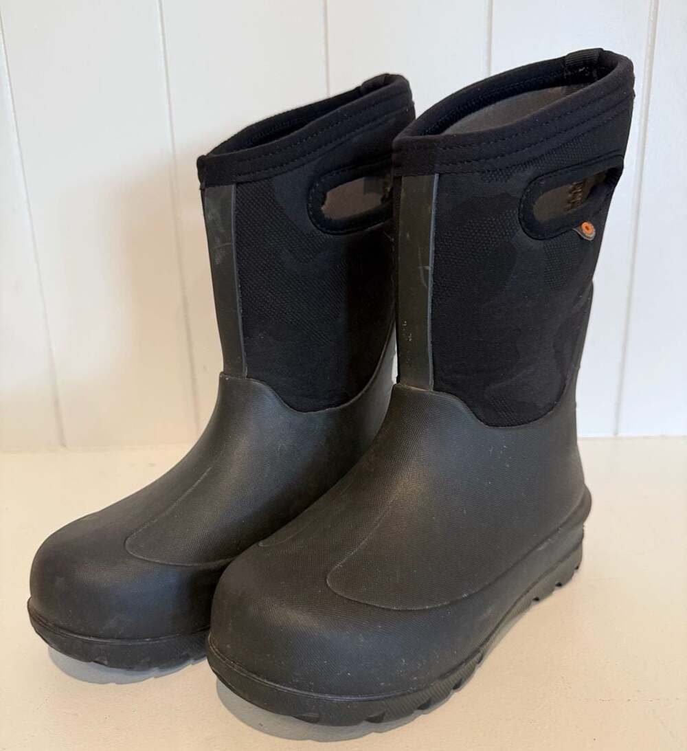 Bogs Classic Neo-Classic Black Camo Snow Boots Youth Size 1